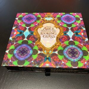 Urban Decay - Alice Eyeshadow Palette